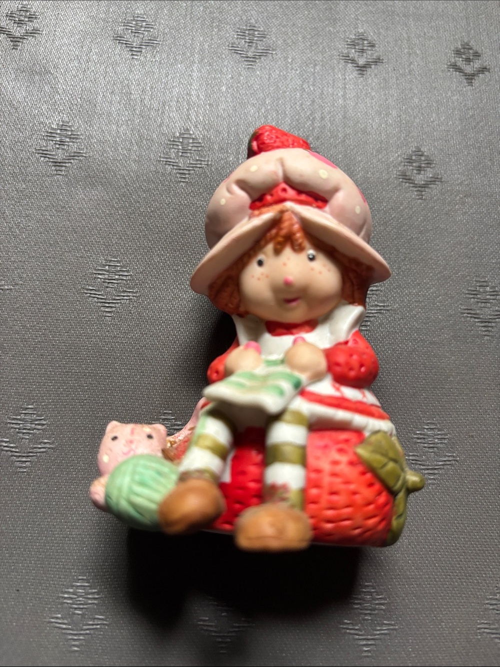Vintage 1981 Strawberry Shortcake figuring